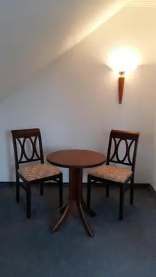 Ein Sitzbereich in der Unterkunft Pension am Tharandter Wald