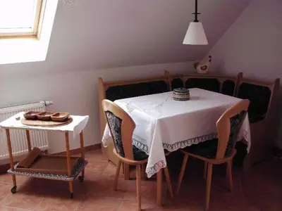 Ein Sitzbereich in der Unterkunft Ferienwohnung Mund