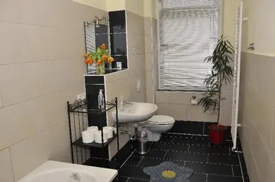 Ein Badezimmer in der Unterkunft Große Fewo Dresden Neustadt/Zentrum L9