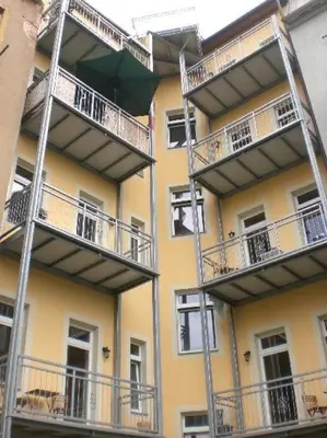 Ein Balkon oder eine Terrasse in der Unterkunft Neustadt -Fewo zentral & günstig L6