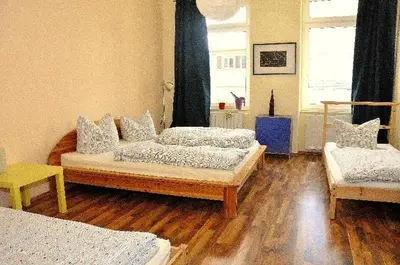 Ein Bett oder Betten in einem Zimmer der Unterkunft 3 Raum Fewo Dresden Altstadt - L7