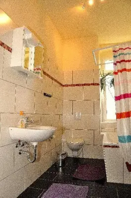 Ein Badezimmer in der Unterkunft 3 Raum Fewo Dresden Altstadt - L7