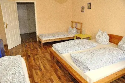 Ein Bett oder Betten in einem Zimmer der Unterkunft 3 Raum Fewo Dresden Altstadt - L7