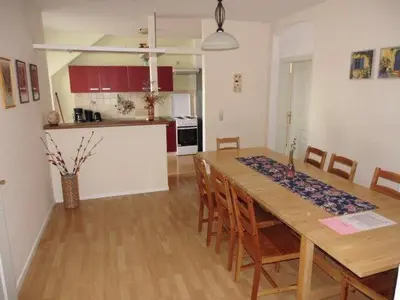 Küche/Küchenzeile in der Unterkunft Sehr schöne 4 Raum Maisonette-Fewo mit 110qm + Balkon + zentral & preiswert - T7