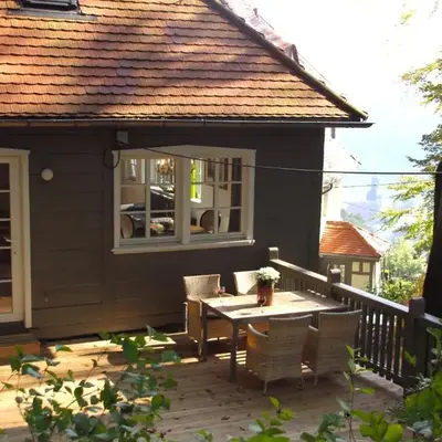 Villa Sonnenburg Gästehaus - Blick auf die Stadt und die Elbe - Parkplatz