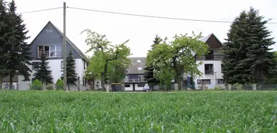 Ein Garten an der Unterkunft Pension Hubertushof Monteurunterkunft