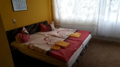 Ein Bett oder Betten in einem Zimmer der Unterkunft Pension Hubertushof Monteurunterkunft
