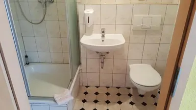 Ein Badezimmer in der Unterkunft Pension Hubertushof Monteurunterkunft