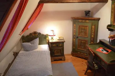 Ein Bett oder Betten in einem Zimmer der Unterkunft zum Frongut