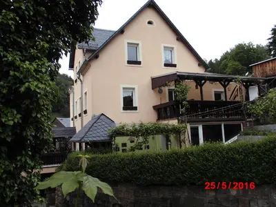 Das Gebäude in dem sich die Ferienwohnung befindet