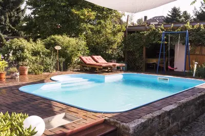 Der Swimmingpool an oder in der Nähe von Ferienwohnung Löffler