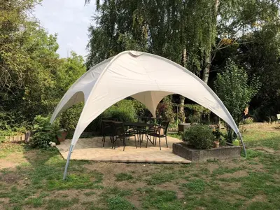 Ein Garten an der Unterkunft Ferienwohnung Schwemmer