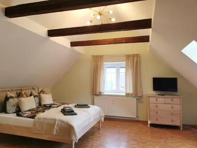 Ein Bett oder Betten in einem Zimmer der Unterkunft Ferienhof Gräfe - 3-Seiten Hof mit großem Garten, Pool & Sauna