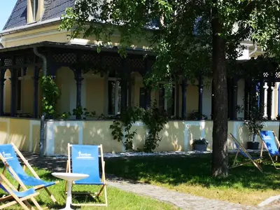 Ein Garten an der Unterkunft Dampfschiff Radebeul-Altkö