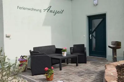 Ein Sitzbereich in der Unterkunft Ferienwohnungen Auszeit Ausblick