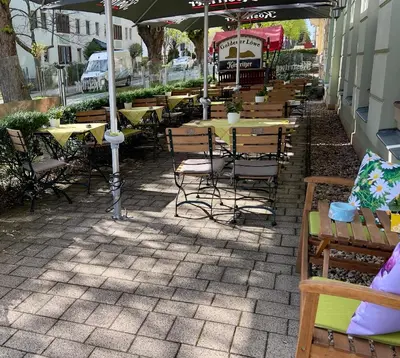 Ein Restaurant oder anderes Speiselokal in der Unterkunft Traditionsgasthaus Goldener Löwe Riesa Restaurant & Pension