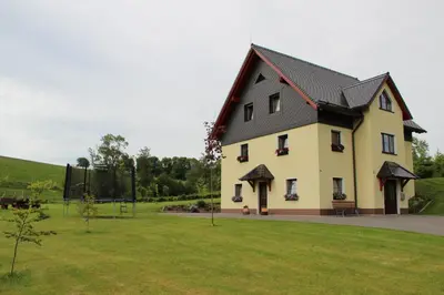 Das Gebäude in dem sich die Ferienwohnung befindet