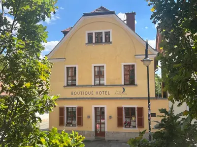 Das Gebäude in dem sich das Hotel befindet
