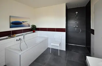 Ein Badezimmer in der Unterkunft Dampfschiffhotel