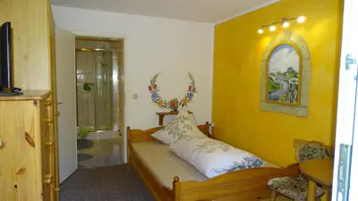 Ein Bett oder Betten in einem Zimmer der Unterkunft Pension 