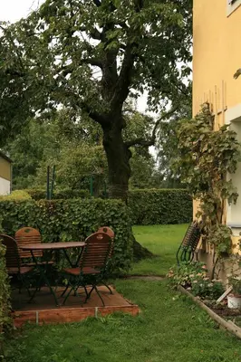 Ein Garten an der Unterkunft Ferienwohnung Lindemann