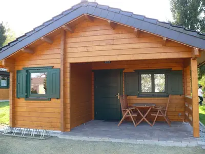 Das Gebäude in dem sich das Ferienhaus befindet