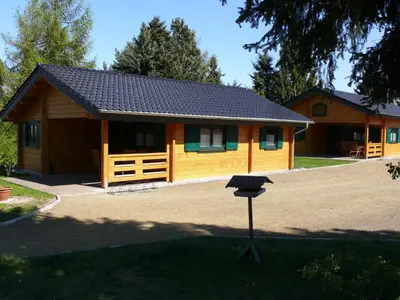 Das Gebäude in dem sich das Ferienhaus befindet