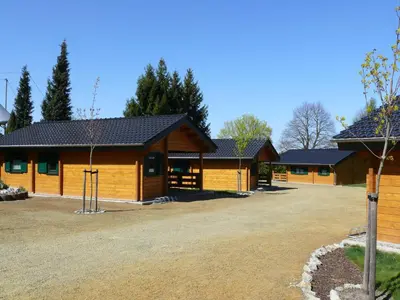 Das Gebäude in dem sich das Ferienhaus befindet