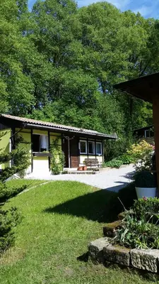 Ein Garten an der Unterkunft Annis- Romantikhäuschen