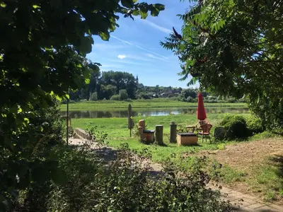 Ein Garten an der Unterkunft Pension Elbkiosk