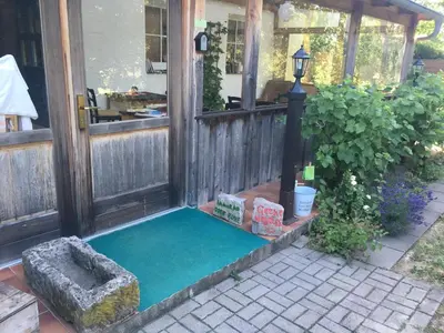 Ein Garten an der Unterkunft Pension Elbkiosk