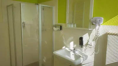 Ein Badezimmer in der Unterkunft Haus Vier