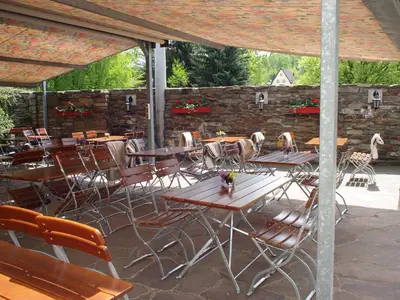 Ein Restaurant oder anderes Speiselokal in der Unterkunft bei Zwillings Hotel & Restaurant
