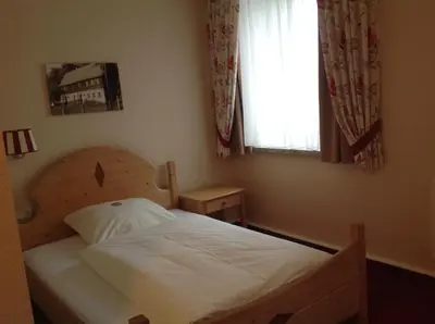 Ein Bett oder Betten in einem Zimmer der Unterkunft bei Zwillings Hotel & Restaurant