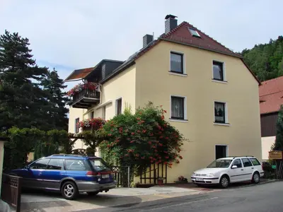 Das Gebäude in dem sich die Ferienwohnung befindet