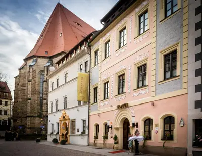 Das Gebäude in dem sich das Hotel befindet