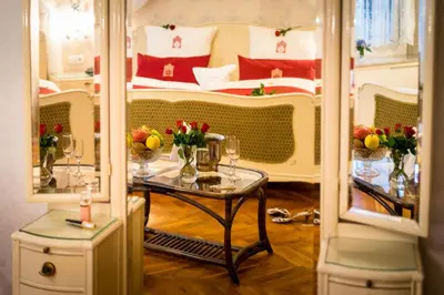 Ein Bett oder Betten in einem Zimmer der Unterkunft Romantik Hotel Deutsches Haus