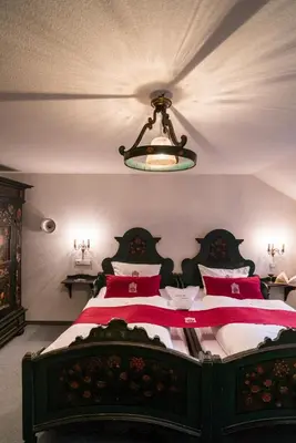 Ein Bett oder Betten in einem Zimmer der Unterkunft Romantik Hotel Deutsches Haus