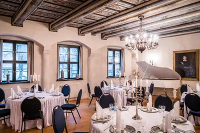 Ein Restaurant oder anderes Speiselokal in der Unterkunft Romantik Hotel Deutsches Haus