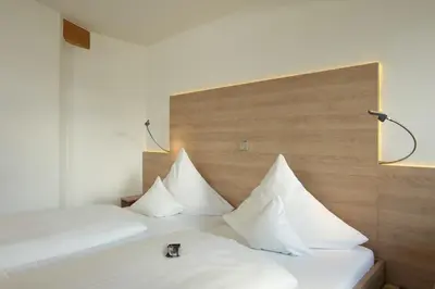 Ein Bett oder Betten in einem Zimmer der Unterkunft Hotel Forsthaus Grüna Betreibergesellschaft mbH