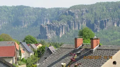 Ein allgemeiner Bergblick oder ein Berglick von der Ferienwohnung aus
