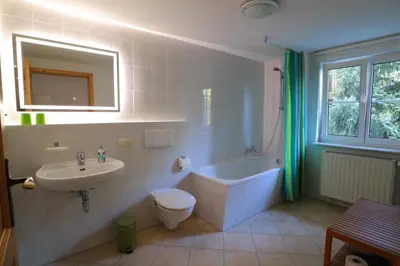 Ein Badezimmer in der Unterkunft Landhaus Angelika