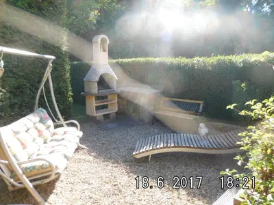Ein Garten an der Unterkunft Ferienwohnung am Schloss
