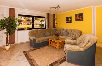 Ein Sitzbereich in der Unterkunft Ferienwohnung Gottlöber