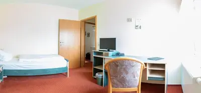 Ein Bett oder Betten in einem Zimmer der Unterkunft Landhotel Biberburg