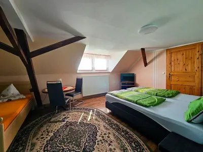 Ein Bett oder Betten in einem Zimmer der Unterkunft Pension Zur Kutscherstube