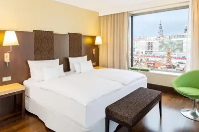 Ein Bett oder Betten in einem Zimmer der Unterkunft NH Collection Dresden Altmarkt