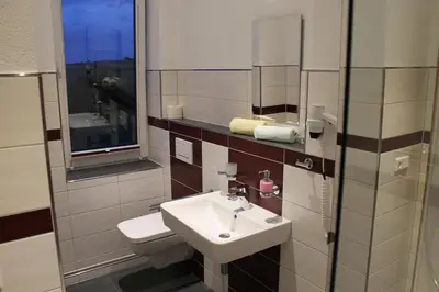 Ein Badezimmer in der Unterkunft Hotel Rabennest