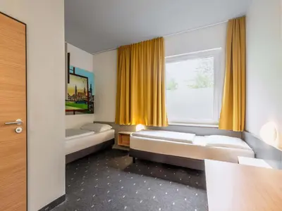 Ein Bett oder Betten in einem Zimmer der Unterkunft B&B Hotel Dresden-Messe