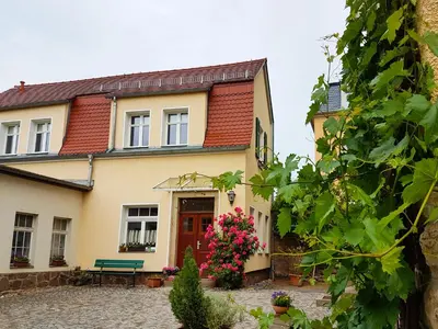Ein Garten an der Unterkunft Ferienhaus Mühlberg